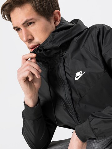 Nike Sportswear Klasický střih Přechodná bunda – černá