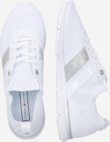 Baskets basses TOMMY HILFIGER en blanc