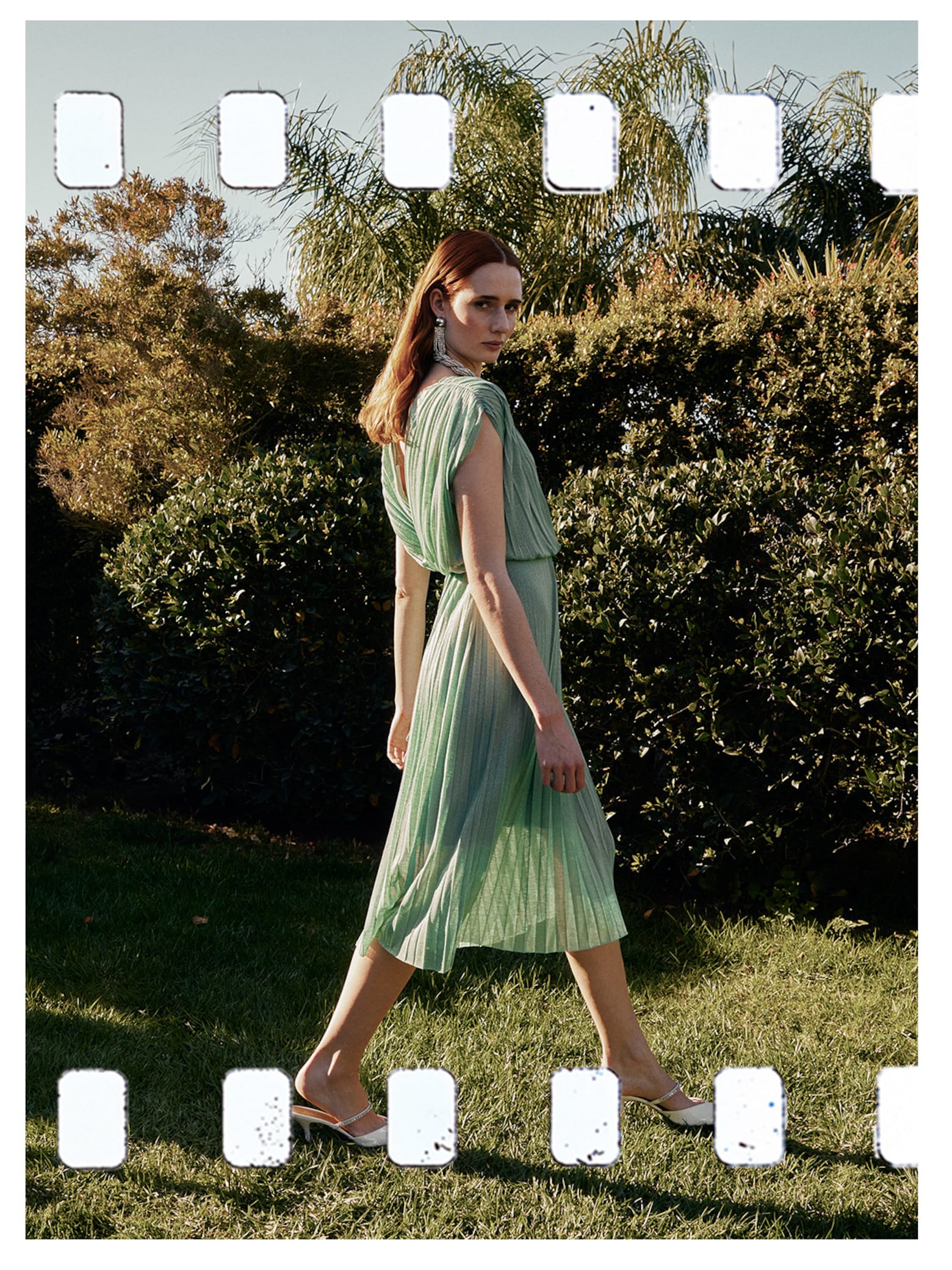 Allegra C. - Chic Pastel Green Pleated Look by WE Fashion