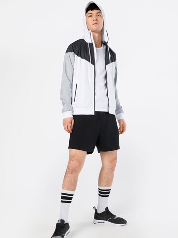 Nike Sportswear Windbreaker in Weiß