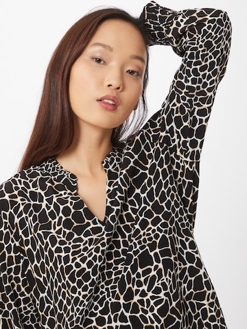 COMMA Regular Blouse in Zwart