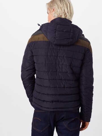 Superdry Regular fit Tussenjas 'Ultra Chevron Fuji' in Zwart