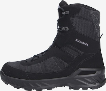 LOWA Boots in Schwarz