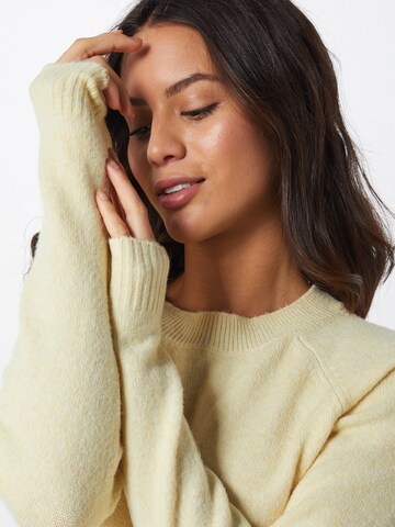 VERO MODA Sweater 'VMDoffy' in Yellow