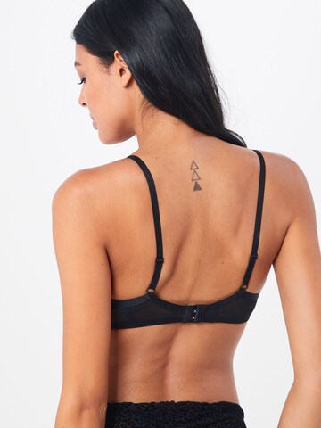 Triunghi Sutien 'Palm Spotlight' de la TRIUMPH pe negru: spate