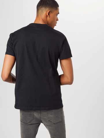 Urban Classics Regular Fit T-Shirt in Schwarz