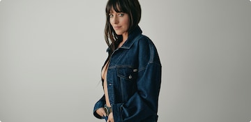Dakota Johnson nie rozstaje się z Calvinem Kleinem