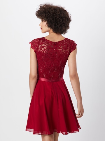 Robe de cocktail SWING en rouge : derrière