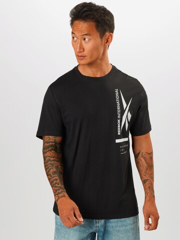 Coupe regular T-Shirt Reebok en noir : devant