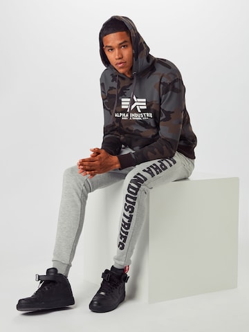 ALPHA INDUSTRIES Sweatshirt in Zwart