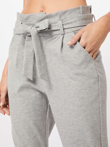 VERO MODA Slim fit Pleat-Front Pants 'VMEVA' in Grey