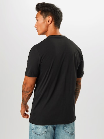 Reebok Regular fit T-shirt i svart