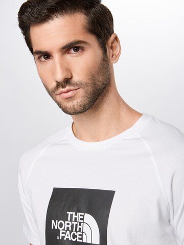 Coupe regular T-Shirt THE NORTH FACE en blanc