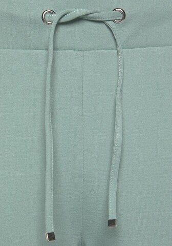 Coupe slim Pantalon BENCH en vert