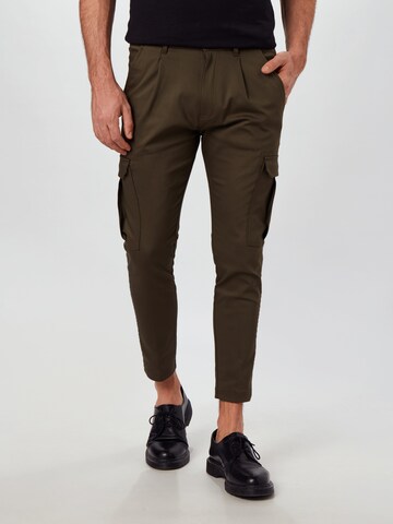 DRYKORN Tapered Broek 'Lago' in Groen: voorkant