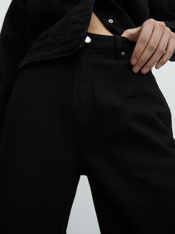 EDITED Regular Jeans 'Mirea' in Schwarz