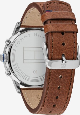 TOMMY HILFIGER Uhr in Braun