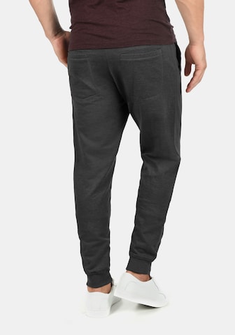 Effilé Pantalon 'Tilo' BLEND en gris