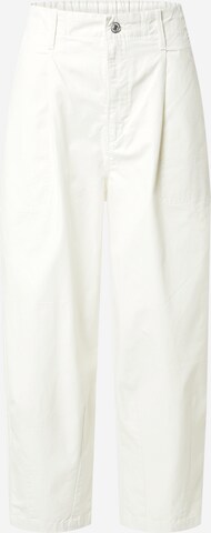 LEVI'S ® Loose fit Pleat-Front Pants in White: front