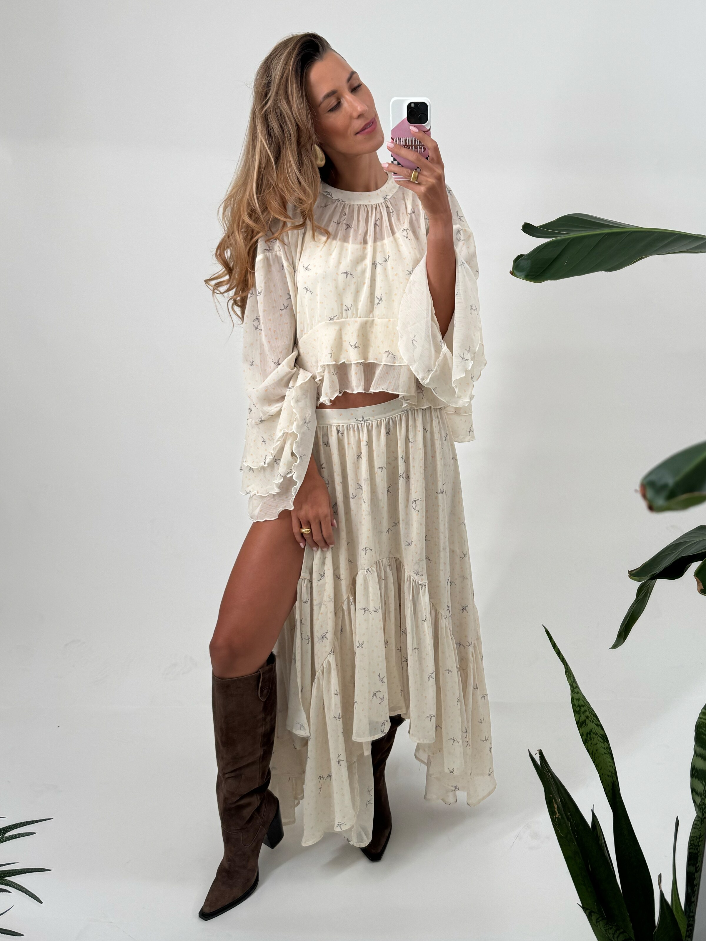 Kamila Šikl - Beige Flowy Look