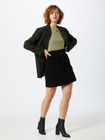 Noisy may Skirt 'Judo' in Black