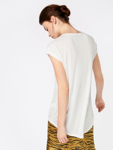tigha Koszulka 'Effi' w kolorze biały: tył