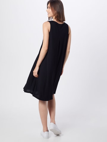 Rochie 'Winga' de la OPUS pe negru: spate