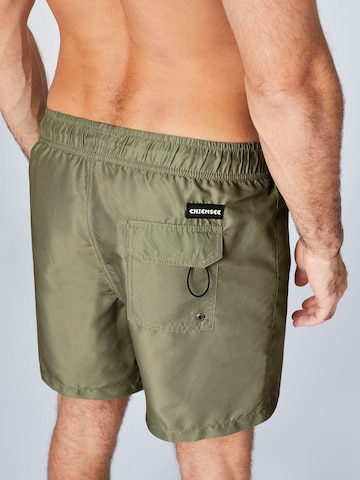 Regular Shorts de bain CHIEMSEE en vert