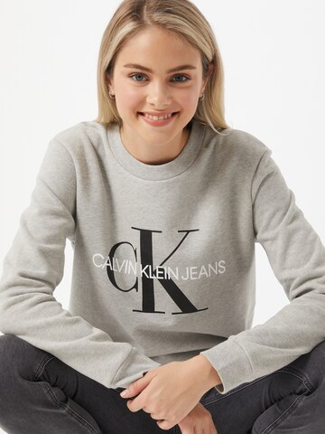 Calvin Klein Jeans Sweatshirt in Grau