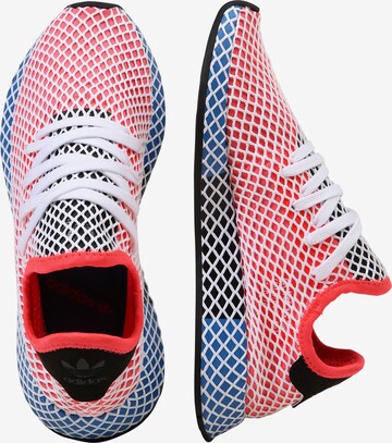 Baskets basses 'DEERUPT RUNNER' ADIDAS ORIGINALS en rouge : sur le côté