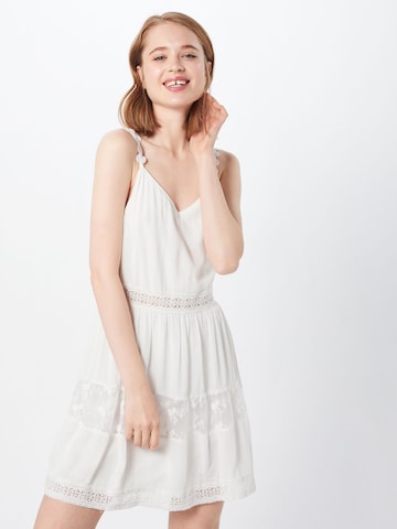 ONLY - Vestido de verano 'Karmen Anne' en blanco: frente