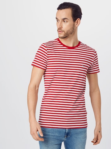 Coupe slim T-Shirt TOMMY HILFIGER en rouge : devant