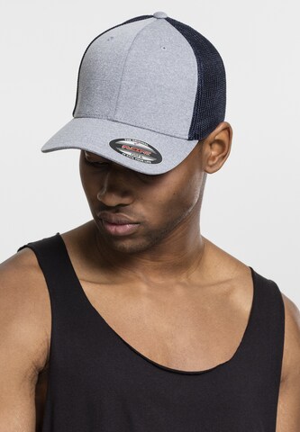 Casquette Flexfit en gris : devant