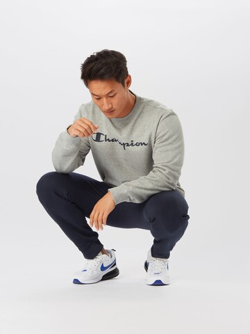 Champion Authentic Athletic Apparel Regular Fit Sweatshirt i grå