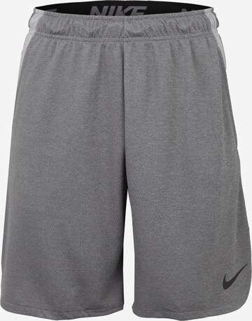 Regular Pantalon de sport NIKE en gris : devant