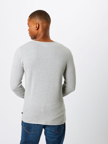 Pull-over QS en gris : derrière