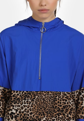 myMo ATHLSR Between-Season Jacket in Blue: front