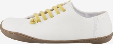 Baskets basses 'Peu Cami' CAMPER en blanc