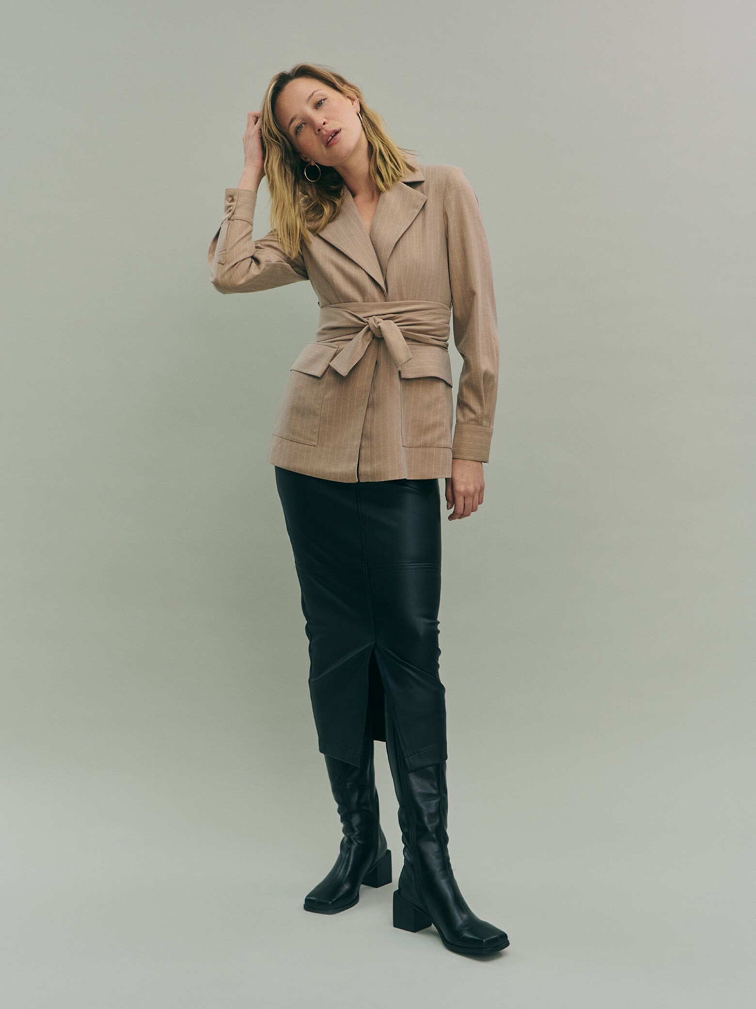 Jennifer - Classy Leathery Business Look
