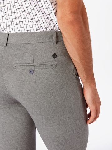 Casual Friday Slimfit Chinohose in Grau
