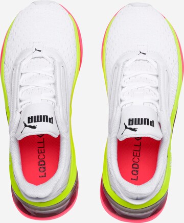 Chaussure de sport PUMA en blanc : au dessus