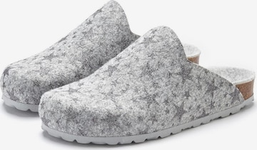 LASCANA Slippers in Grey