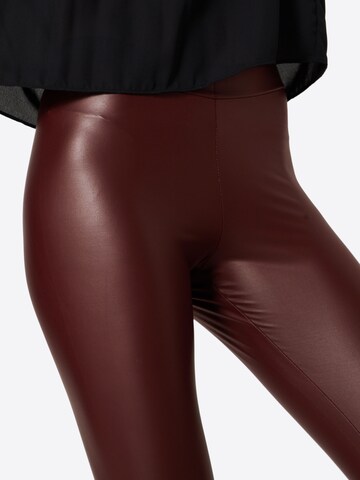 PIECES - Skinny Leggings en rojo