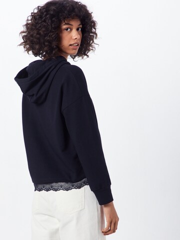 ABOUT YOU Sweatshirt 'Charleen' (GOTS) in Blau: zadná strana