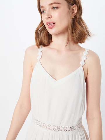 Robe d’été 'Karmen Anne' ONLY en blanc