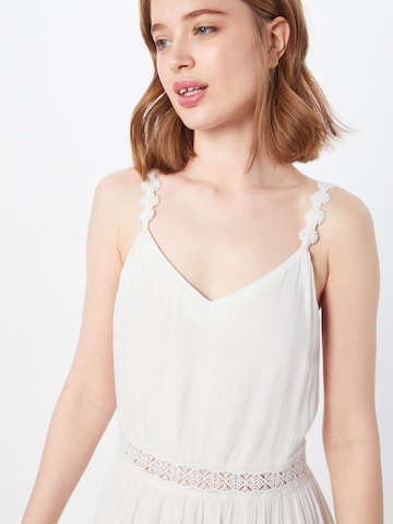 ONLY - Vestido de verano 'Karmen Anne' en blanco