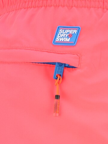 Superdry Regularen Kratke kopalne hlače 'STATE VOLLEY' | roza barva