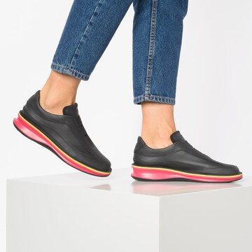 Scarpa slip-on 'Rolling' di CAMPER in nero