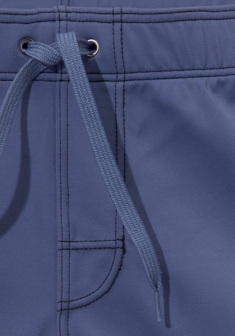 Pantaloni de baie de la BENCH pe albastru