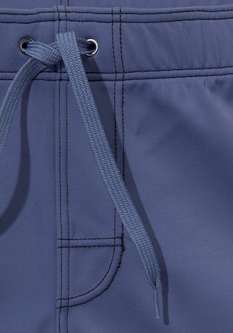 BENCH Boxer-Badehose in Blau